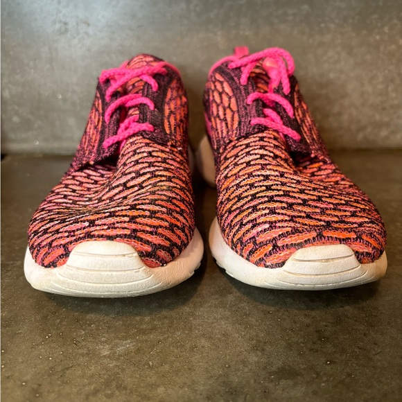 Nike Rosherun Flyknit Vivid Pink And Black Size Women’s 9 Running Shoes - Picture 7 of 14